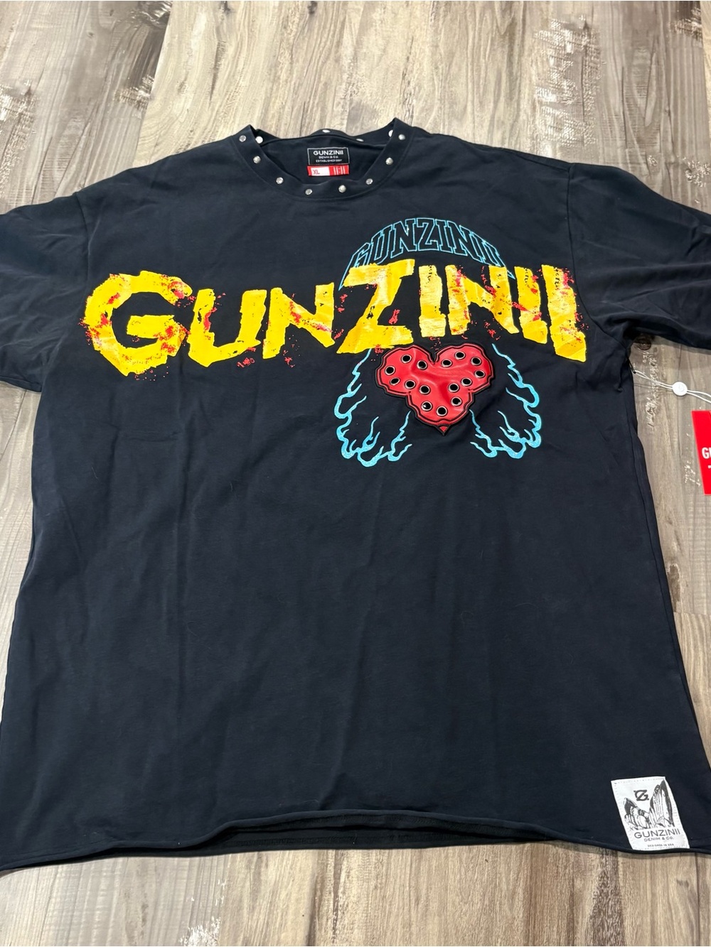 Gunzinii Heart Tee Men’s SZ XL Vibrant Colors And Metal Detail